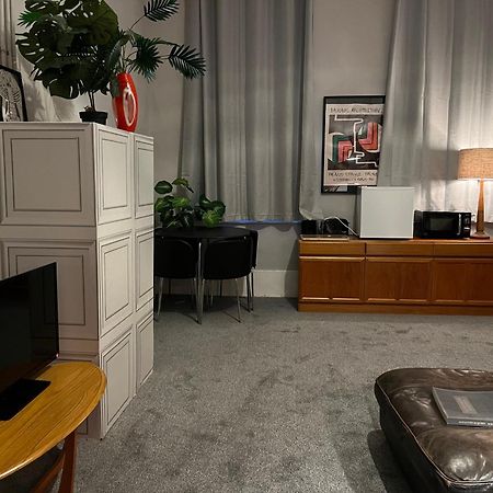 Large Mach Apartment At Pen Y Coed Hall ดอลเกซเซย์ ภายนอก รูปภาพ
