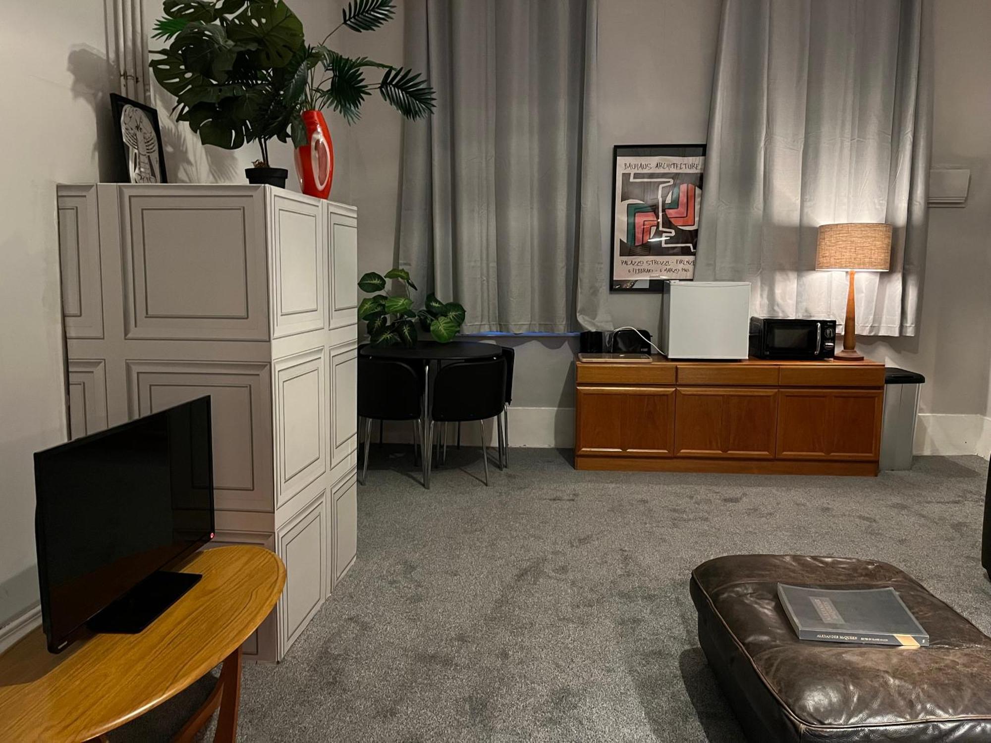 Large Mach Apartment At Pen Y Coed Hall ดอลเกซเซย์ ภายนอก รูปภาพ